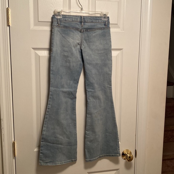 Brand New Art Class Light Wash Low-Rise Flare Leg Jeans…size 10 - Picture 2 of 5